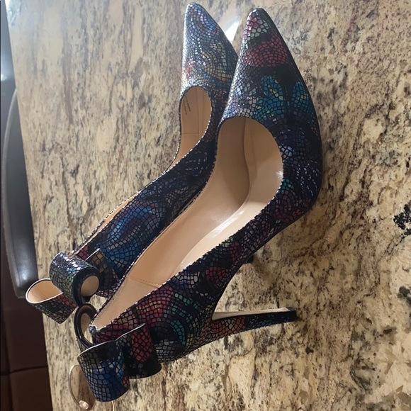 Neiman Marcus Bowed Back Heels❣️Size 10 - Picture 4 of 5